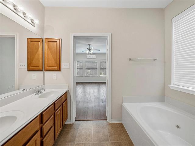 Building Photo - 2861 Laurel Oak Dr