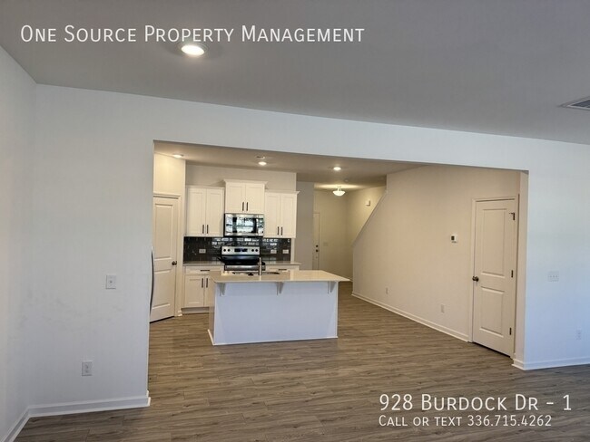 Building Photo - 928 Burdock Dr