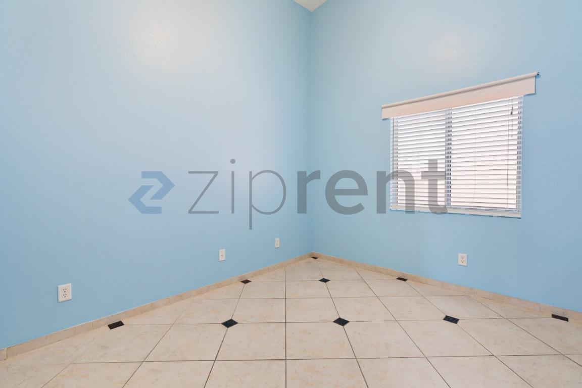 Building Photo - Unit