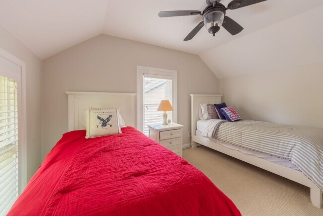 Building Photo - Charming Fully Furnished Three Bed, Two Ba...