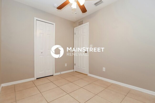Building Photo - 3 Bedroom Pet-Friendly Home in Fort Myers, FL with Main Street Renewal