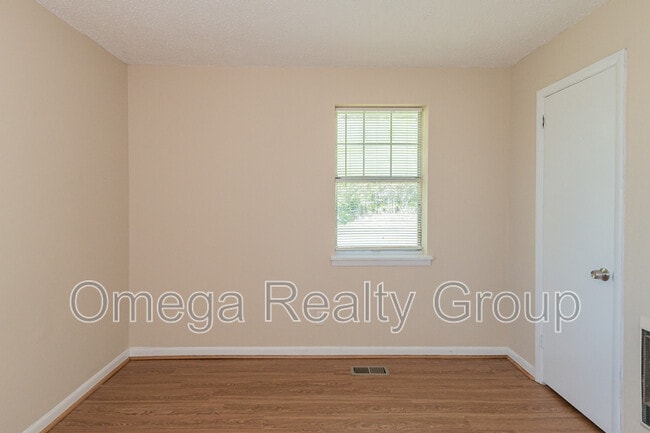 Building Photo - 213 Ashley Dr