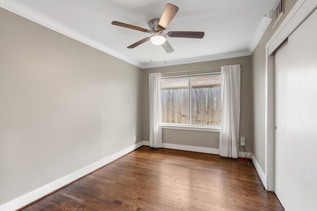 Building Photo - 1902 De Milo Dr