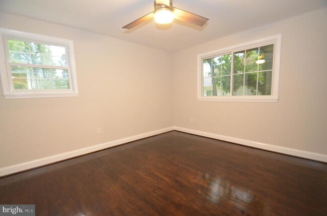 Building Photo - 5200 Kings Park Dr