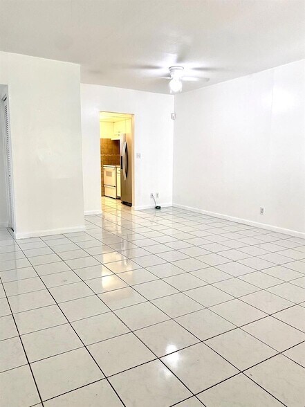 Building Photo - 1407 NE 56th St