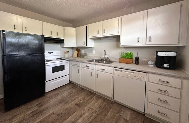 Building Photo - Stockton Apartments- Sylvia Community 2 Be...