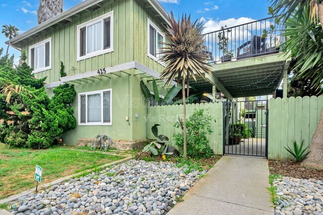 Building Photo - 425 Bonair St