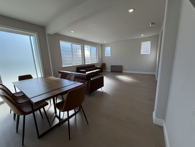 Building Photo - Beautiful 5 bedroom, 4 bathroom 2 story home in Rancho Cordova!!!