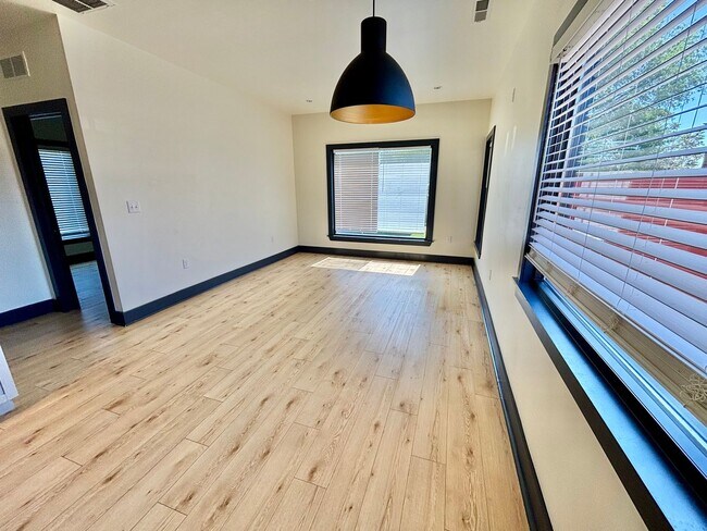 Building Photo - 2510 Portland Ave