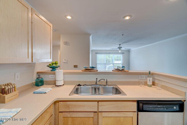 Building Photo - 2820 Bloomfield Ln