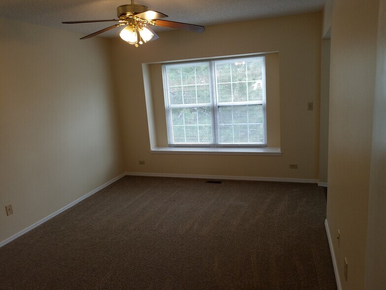 Master bedroom - 5036 Austerlitz Dr