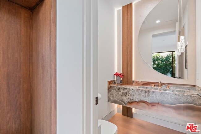 Building Photo - 4708 Noble Ave