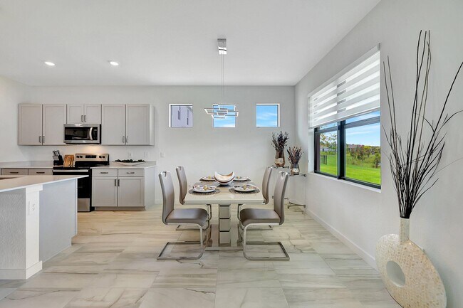 Building Photo - 5795 SE Sky Blue Cir