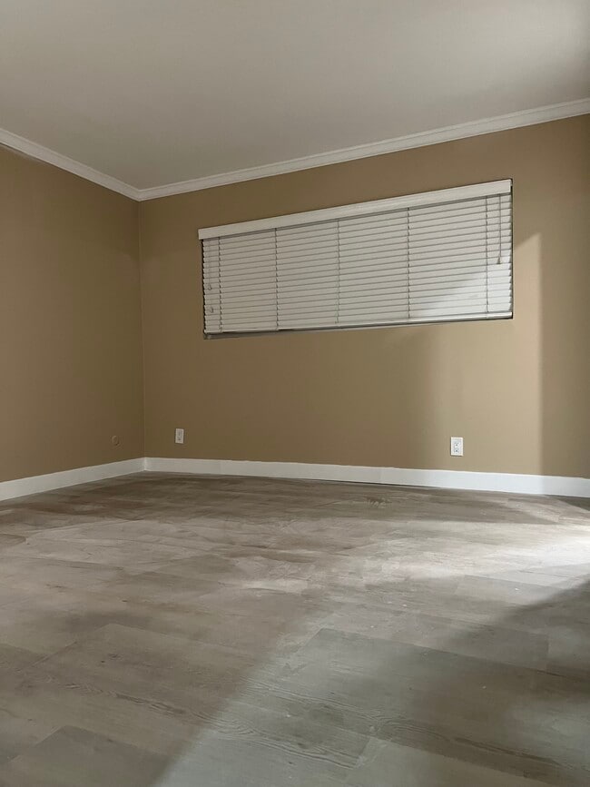 Master Bed - 1515 Oak St