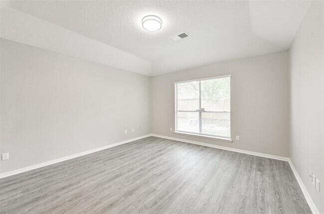 Building Photo - 14622 Bladenboro Dr