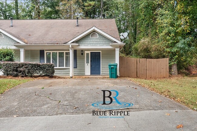 Building Photo - Spacious 3BR/2Bth Prime Smyrna Location on...