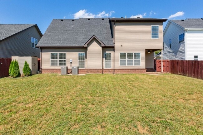 Building Photo - 1275 Golden Eagle Way