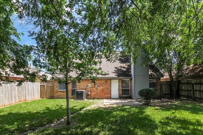 Building Photo - 14530 County Cress Dr