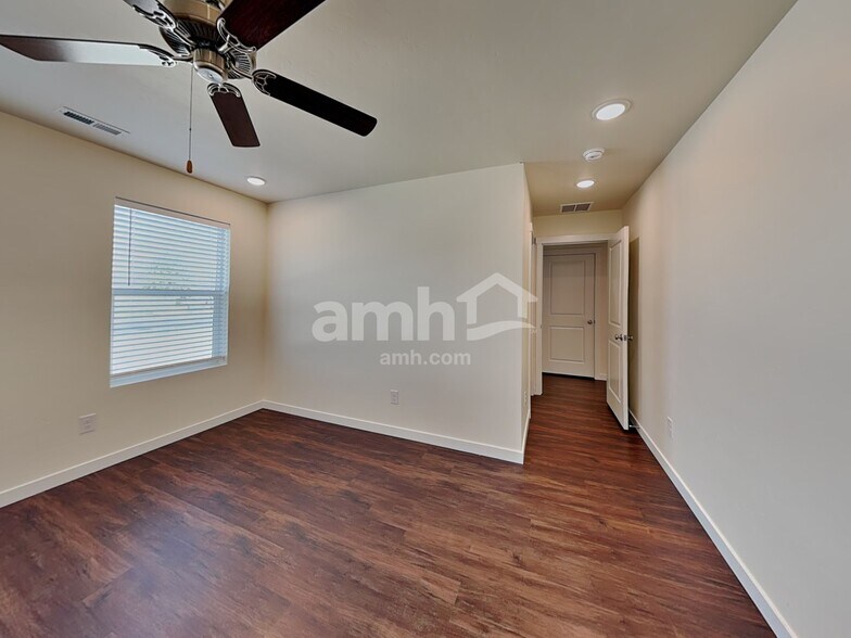 Building Photo - 9486 W Bowie Ct