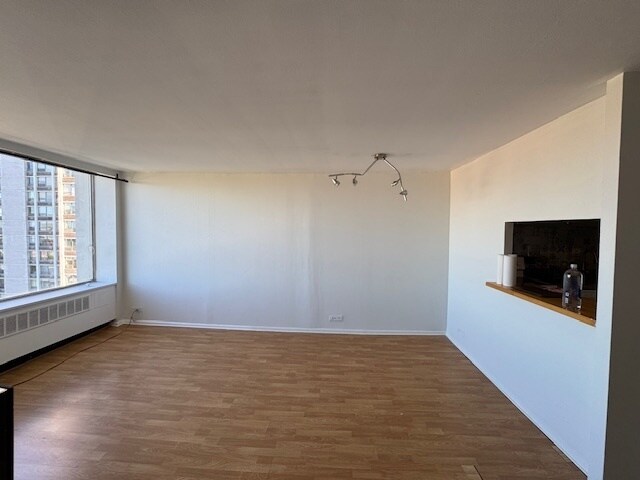 Building Photo - 1455 N Sandburg Terrace