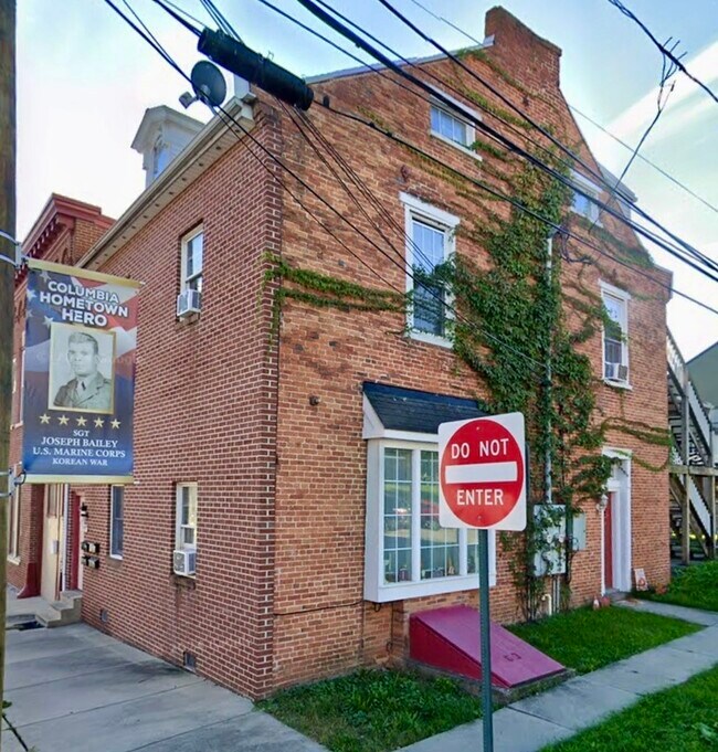 Building Photo - 125 Walnut St