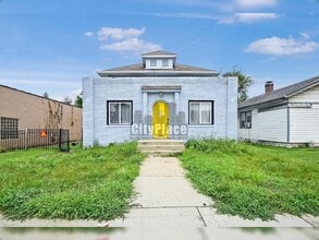Building Photo - 3936 E 10th St