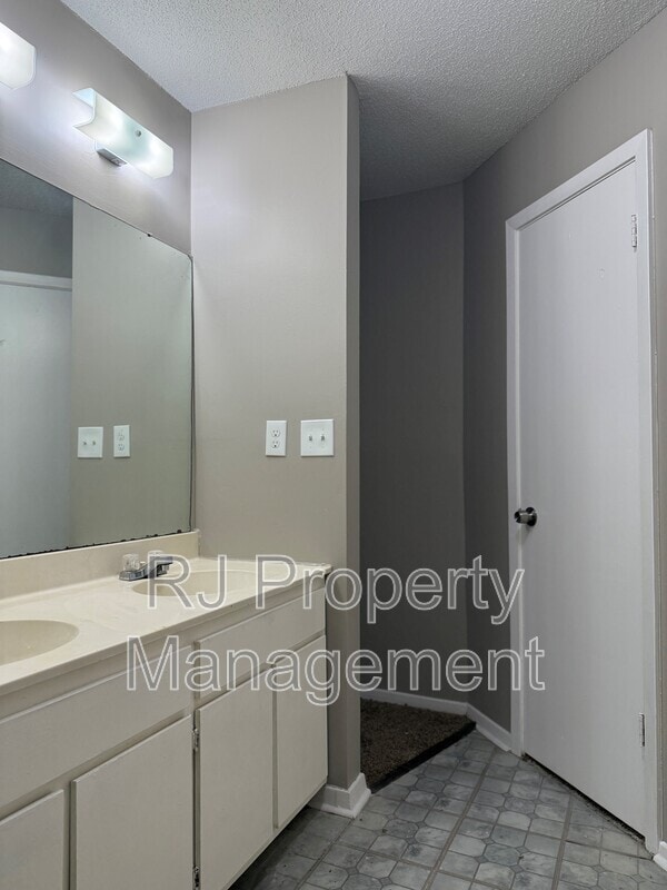 Building Photo - 3486 Meier Dr