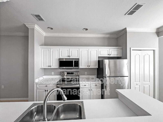 Building Photo - 8550 Kingbird Loop