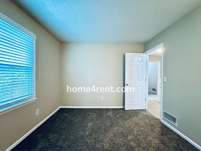 Building Photo - Blue Valley Schools, Granite Counters, Fin...