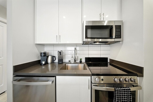 Building Photo - 899 Pine St