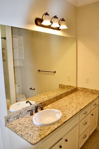 Building Photo - 3127 Fairdale Oaks E