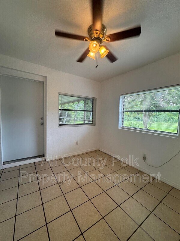 Building Photo - 1625 E Fern Rd