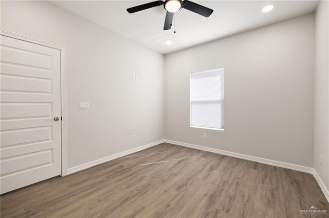 Building Photo - 18 Larkspur Ave