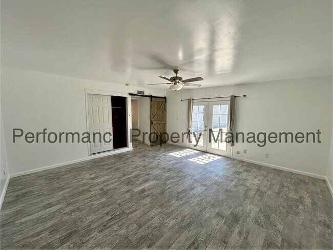 Building Photo - Charming 4 Bed/1 Bath E Bakersfield Home w...