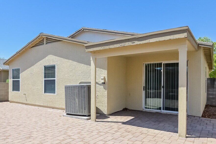 Building Photo - 6329 S Sunrise Valley Dr
