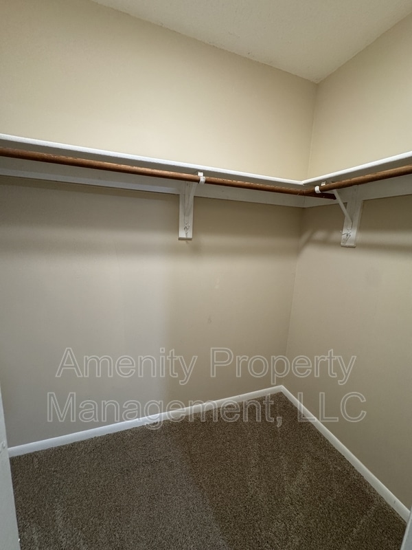 Building Photo - 704 Ninebark Ct