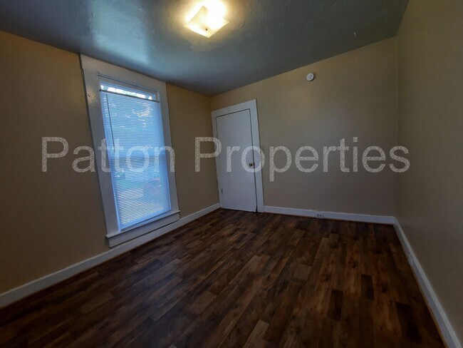 Building Photo - 3202 Colin Kelly Dr