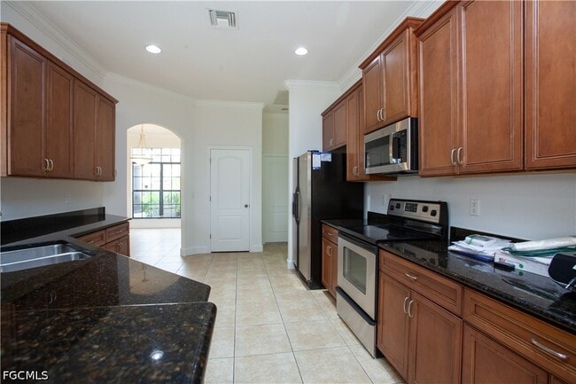 Building Photo - 2110 SW 38th Terrace
