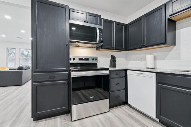 Building Photo - 1200 NE 17th St