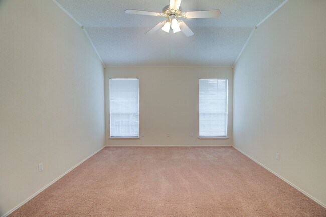 Building Photo - Arrowhead Estates Home