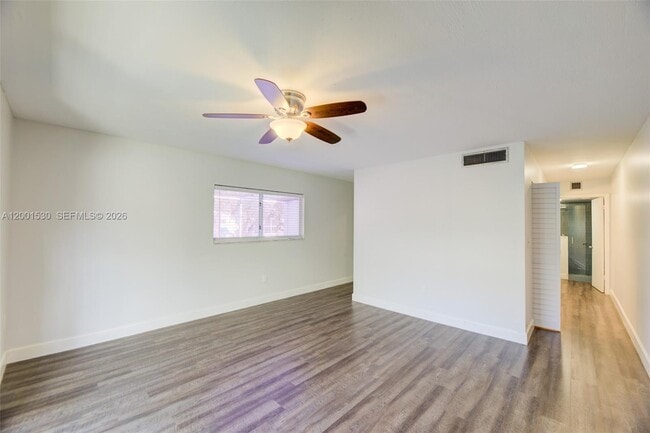 Building Photo - 565 NW 97th Ave