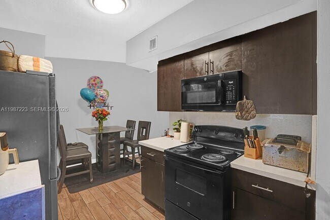 Building Photo - 3500 SW 37th St