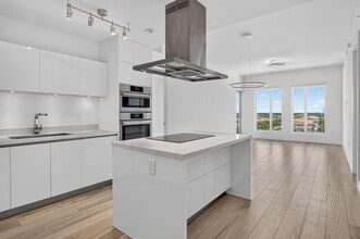 Building Photo - 155 E Boca Raton Rd