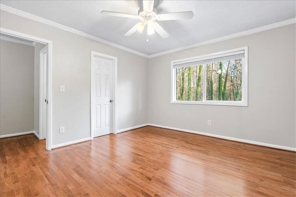 Building Photo - 2412 Peachwood Cir NE