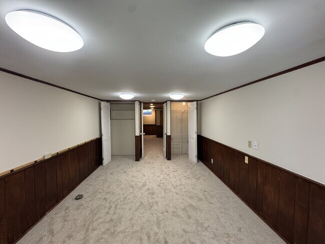 Building Photo - Charming 3-Bed Oasis with Fireplace & Finished Basement in Richfield!