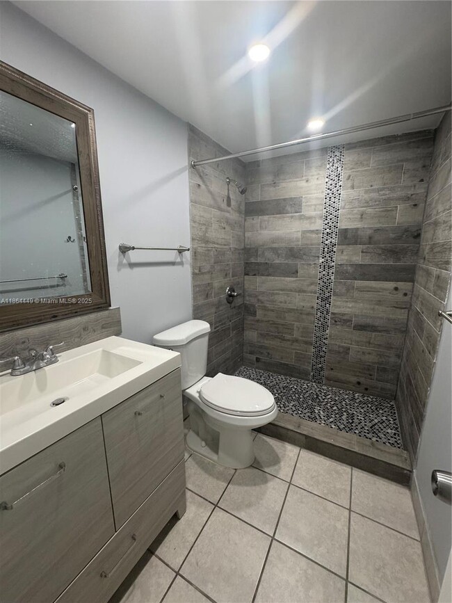 Building Photo - $2,500MONTHLY;11930 NE 19TH DR #16 NORTH M...