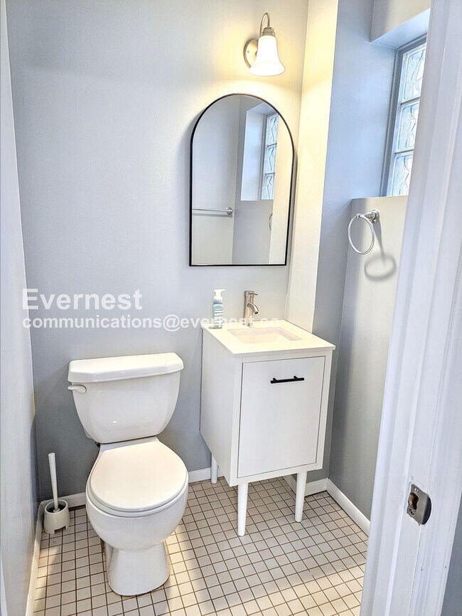 Building Photo - 123 Thomas Rd