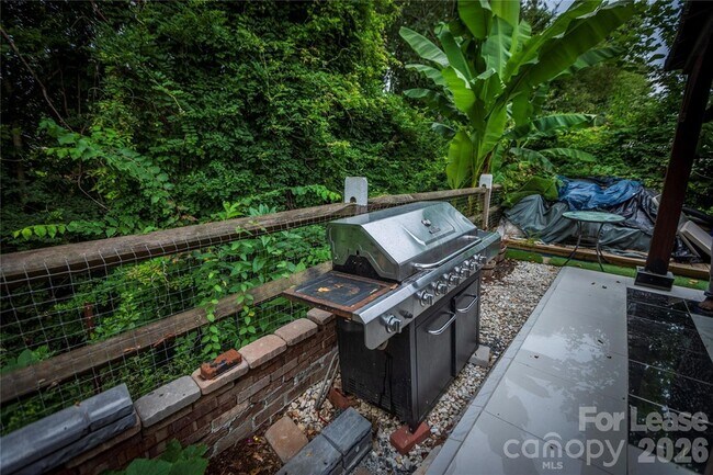 Building Photo - 2922 Deep Cove Dr NW