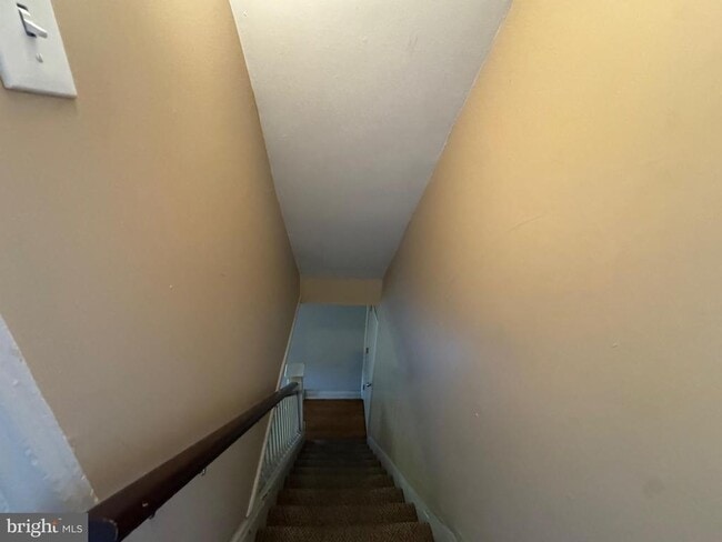 Building Photo - 317 W 4th Ave