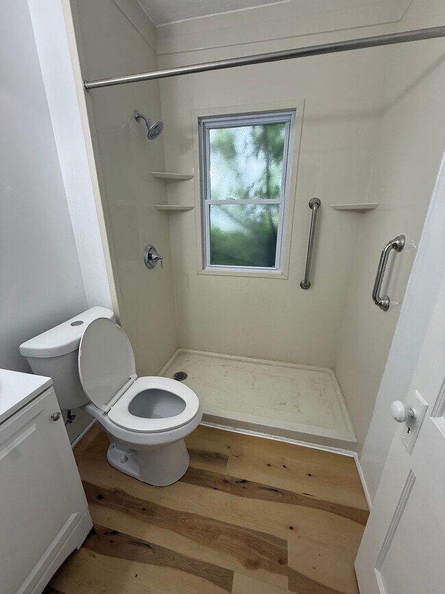 Building Photo - Lee/Harvard single home Water/Sewer included